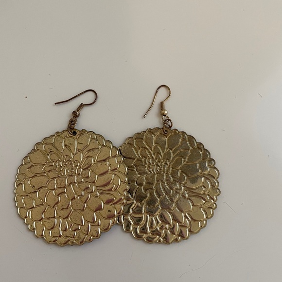 Black & gold floral earrings - Picture 2 of 2
